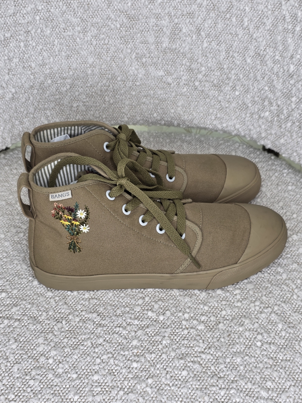 BANGS Floral Embroidered High Top Sneakers Women’s Size 8 Olive